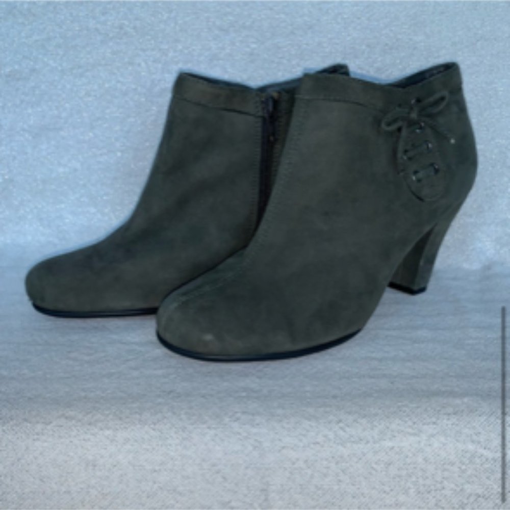 Aerosoles grey Steamroller suede booties 8-1/2 wide - Picture 6 of 11